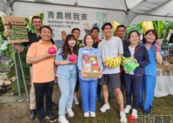 縣長周春米化身一日蕉農與甜點師傅 端出好「屏」料理