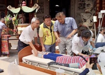 陳昆和議員協辦預防醫學義診活動 提供精緻血壓卡關心市民健康