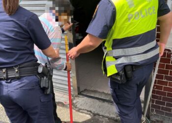 炎熱中午長者站路邊「歸岡仔」  警五分局暖警載同返家