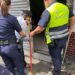 炎熱中午長者站路邊「歸岡仔」  警五分局暖警載同返家