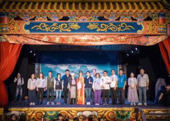 天空作美！唐美雲歌仔戲團《白蛇傳》精彩登場　3千市民湧入與高市長同樂支持傳藝