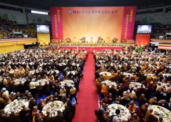 中部全國供佛齋僧大會 近2萬人祈福