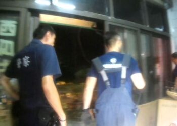 住家監視器發現老婦跌倒 長竹警及時救援協助