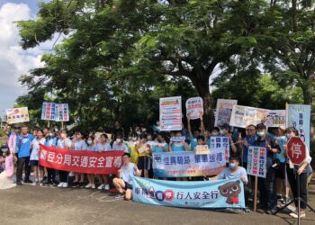 交通安全月動起來！麻警推大型車視野死角、內輪差及無號誌路口情境體驗，加深學生交安觀念！