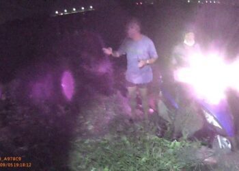 失智老翁迷途人車陷泥田 佳里警協助脫困