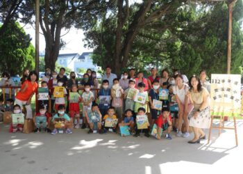 竹縣開學送新生繪本 鼓勵孩子閱讀迎接挑戰