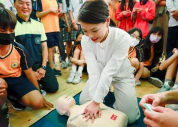 即刻救援！ 竹市國中CPR認證訓練起跑 高市長：讓愛永不止息