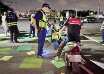 警方聯合稽查噪音改裝車 意外揪出毒品通緝犯