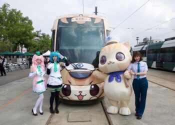 輕軌成圓熱身起跑 打造高雄輕軌成為「全國首創 5G 應用沉浸式展演車廂」