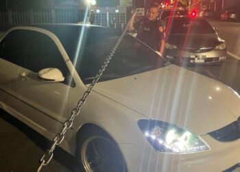 男子深夜車關停車場 公園警迅速協助排除