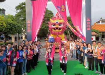 高雄左營萬年季 高5.6公尺重950公斤「巨型火獅」重磅亮相