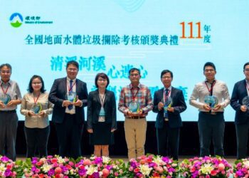 111年度地面水體垃圾攔除評比考核 金門縣政府榮獲「特優」佳績