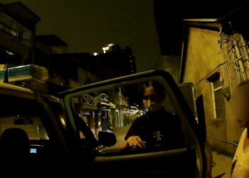 警「猜名解字」助翁返家 妻板臉森氣氣這舉動洩關心