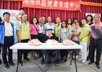 陳光復探訪百歲人瑞贈敬重陽禮金 祝福長者健康快樂「呷百二」