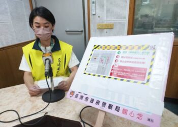 臺南交警親上中廣宣導籲「車輛慢看停，行人停看聽」