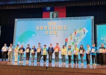 宣導環境教育2年5千餘人次  竹縣張美珠榮獲績優環境教育志工