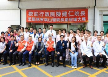 陪同陳建仁院長視察旗山醫院長照大樓 陳其邁肯定旗山醫院長照服務