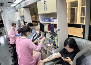 中油煉製事業部年終號召員眷挽袖解血荒