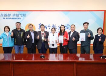 披國家隊戰袍赴巴林擊劍 楊文科親表揚杜羽蕎