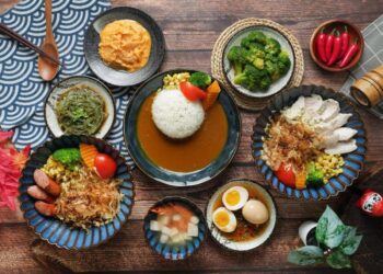 全新開幕的三多商圈人氣咖哩店 濃厚香氣成苓雅美食新選擇