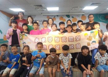 陳嘉帆醫師走入東勢偏鄉校園，以中醫教育扎根明正國小孩童