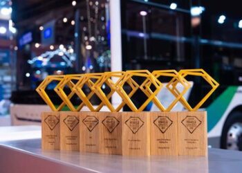 宇通客車在2025年比利時車展發佈「車電同壽」技術，並斬獲七項重磅大獎