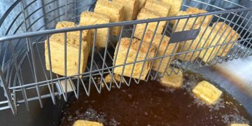 礁溪人氣臭豆腐 龍潭湖旅人一致推薦在地銅板美味