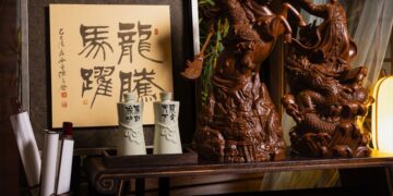 最強鎮場神器現身台北國際酒展 「關公孔明紀念酒」霸氣造型受矚目