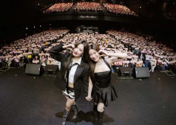 粉絲全瘋！Kao用眼神放電、Jane坐上女王椅熱舞 外套帥氣一脫秀馬甲！