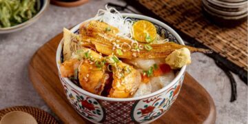 信義區人氣丼飯 炙燒香氣加平價份量 讓人一吃就成主顧