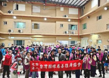 圓緣會攜手皇順國際與永平高中 點亮老憨兒無筆彩繪