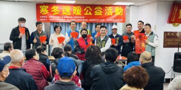 板橋中正里攜手在地團體「寒冬送暖」關懷34戶近貧家庭
