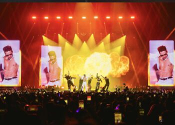 RAIN裸上身跑步機開唱 大秀6塊肌嗨翻小巨蛋