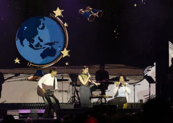 新加坡首場音響出意外 告五人臨危不亂 展渾厚嗓音大聲清唱傳遍場館