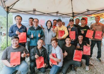 馬太鞍溪堰塞湖降挖工程完成階段性任務 總統致贈禮物表達對工程團隊人員的肯定