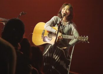 講笑話翻車、飛蟲亂入 鄭宜農〈小小的專場〉笑點意外爆棚