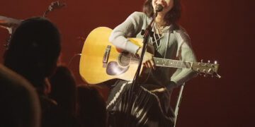 講笑話翻車、飛蟲亂入 鄭宜農〈小小的專場〉笑點意外爆棚