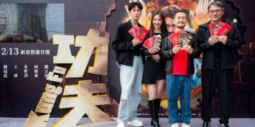 戴立忍、曾莞婷、柯震東現身台北鬧區！上千名民眾爭搶紅包掀熱潮