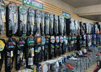 台中買羽球拍去哪？在地深耕38年專賣店 穿線、球鞋一次滿足