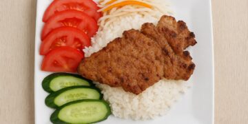 板橋越南料理的家庭味 必點招牌牛肉河粉、生春捲與涼拌米線