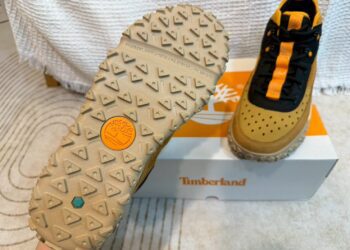 上班族猛讚久走不累 最頂機能鞋是它「雨天超防水」全網讚：穿過回不去