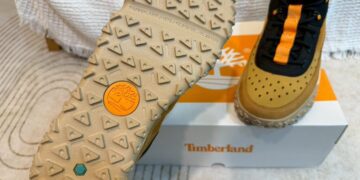 上班族猛讚久走不累 最頂機能鞋是它「雨天超防水」全網讚：穿過回不去