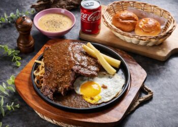 高雄瑞豐夜市必吃原肉牛排 厚切飽滿肉汁 搭配酥皮濃湯超滿足