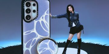 韓國當紅女團 ILLIT 成員 WONHEE 挑戰酷帥風格 公開專屬 Y2K 風格私藏手機殼清單