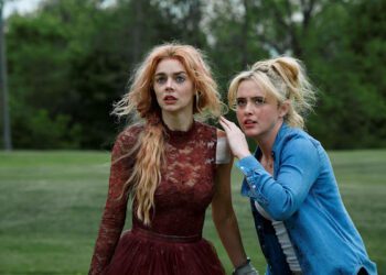 復古美學手繪風海報喧賓奪主 《弒婚遊戲：2度開局》正式預告盡情殺爆