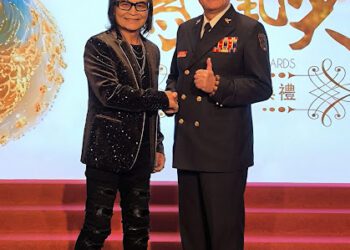 載部長兜風開唱〈五月十一彼下埔〉 沈文程宣告高齡換照 5/1正式上路