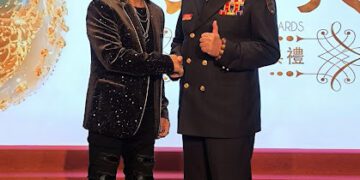 載部長兜風開唱〈五月十一彼下埔〉 沈文程宣告高齡換照 5/1正式上路