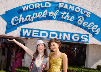 A24為《抓馬戀人》舉辦賭城限定婚禮 千黛亞驚喜突襲為新人證婚