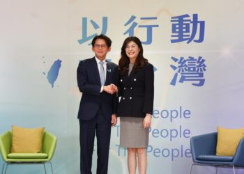 最新民調出爐，近6成民意力挺在野合作，綠白矛盾加劇成2026選戰關鍵