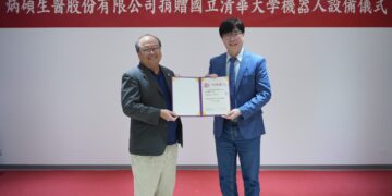 炳碩生醫捐贈機器人系統予清華大學校友回饋母校 深化醫療機器人自主研發與產學合作布局 